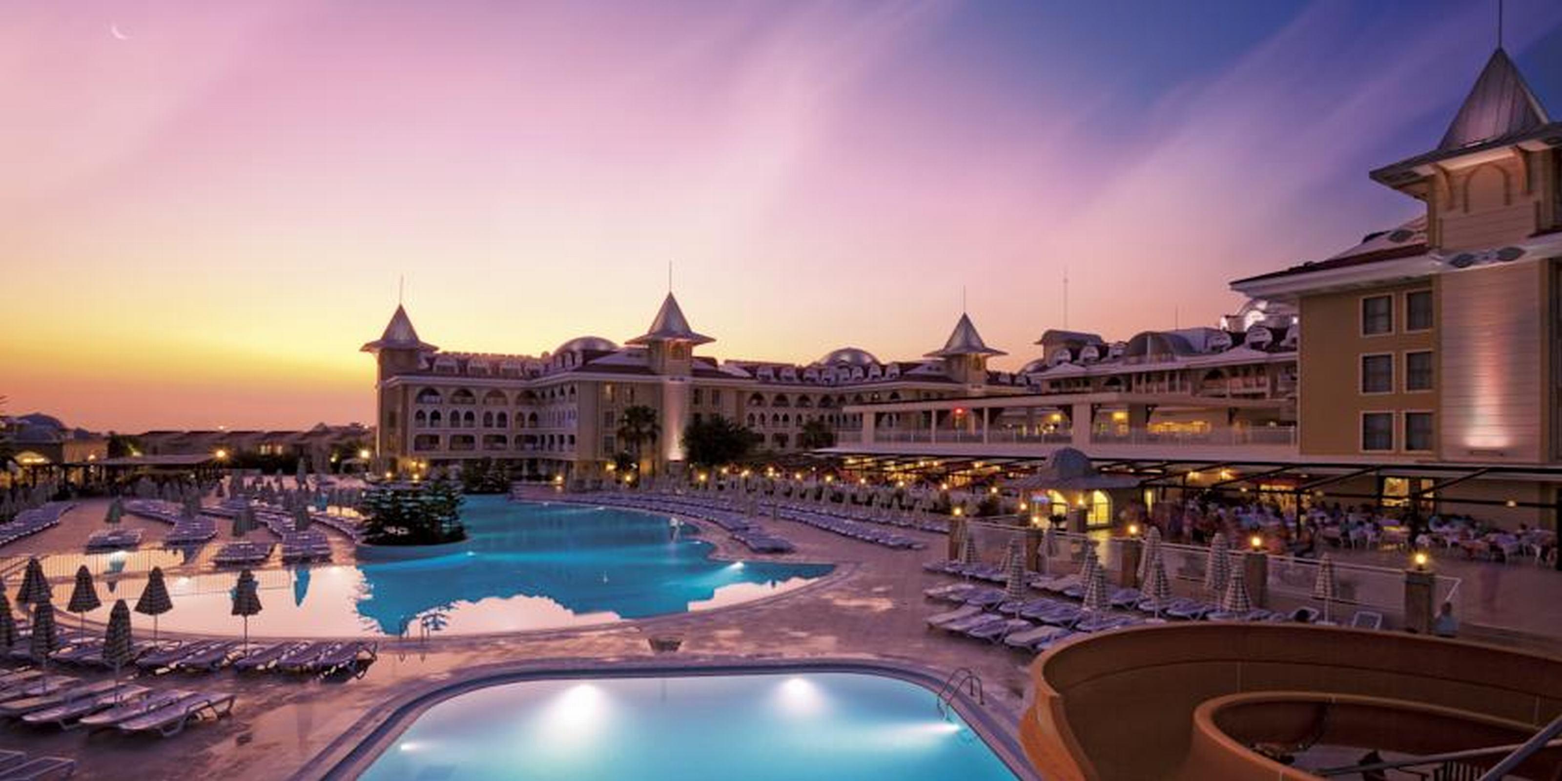 Star Resort Side