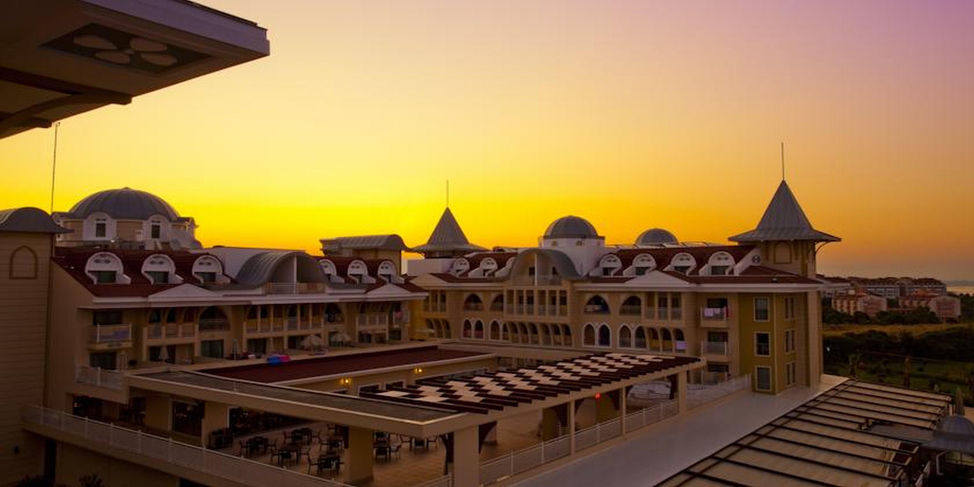 Resort Star Side
